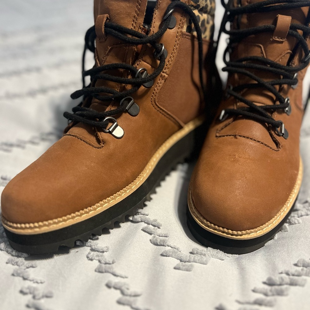 Toms Hiking Boots, marked size 7 but they are narrow and closer to size 6-6.5.